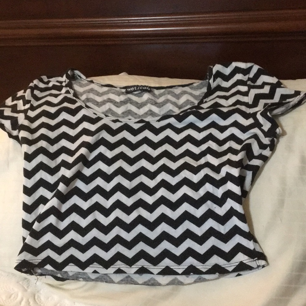 Black and white chevron crop top